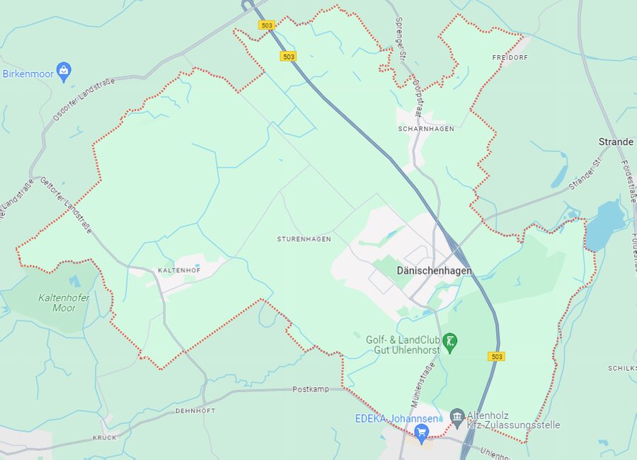 Karte der Gemeinde Dänischenhagen. Eine rot gestrichelte Linie zeigt die Gemeindegrenze. Innerhalb liegen Dänischenhagen, Kaltenhof, Sturenhagen, Scharnhagen und Freidorf.